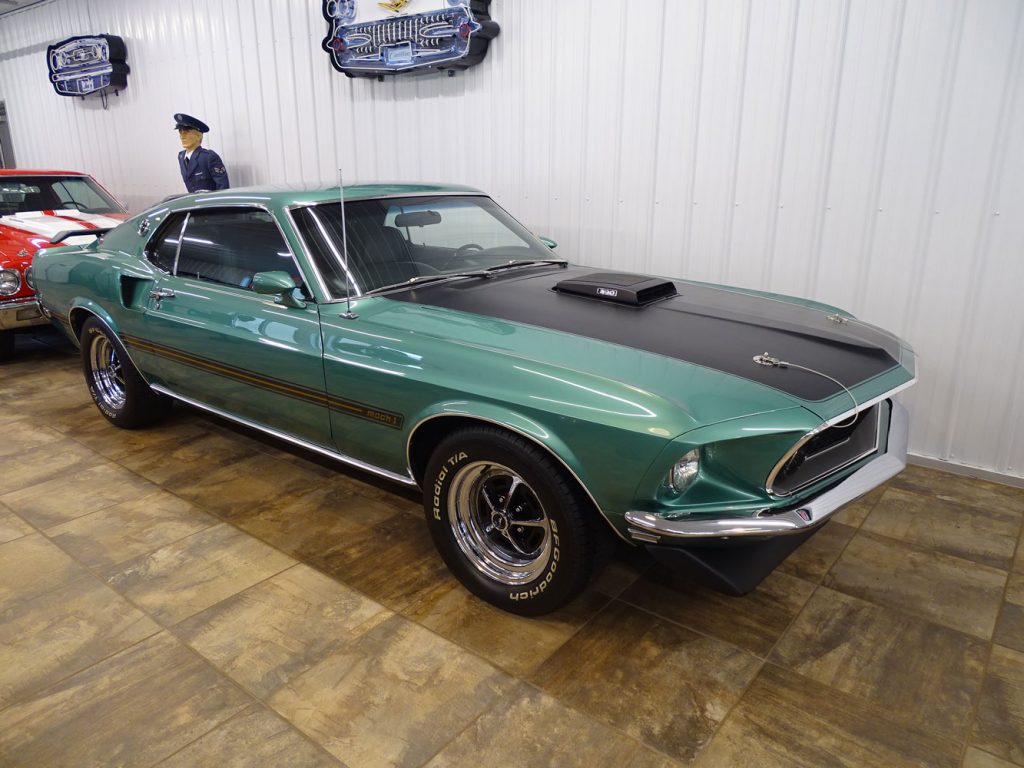 1969 Ford Mustang Mach 1 Fastback 2