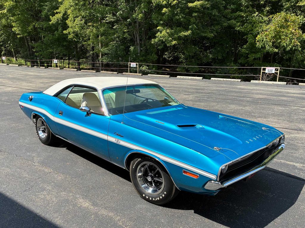 1970 dodge challenger r/t outdoors